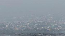 Kabut Asap Kepung Maluku, Penerbangan Terganggu dan Sekolah Pulangkan Siswa