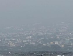 Kabut Asap Kepung Maluku, Penerbangan Terganggu dan Sekolah Pulangkan Siswa