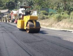Jaksa dan Tim Ahli Periksa Fisik Preservasi Jalan Rp16,46 Miliar di Pulau Buru
